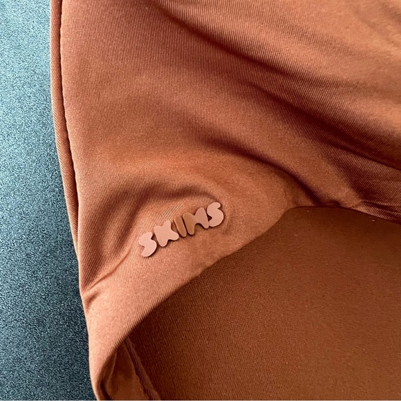 SKIMS Orange Toned Wireless Bra - Picture 3 of 5